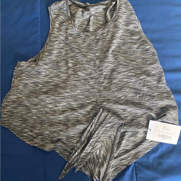 TWO XXXL ZYIA infinity tanks in black and white. One NIB, one tried on only. - Picture 3 of 4